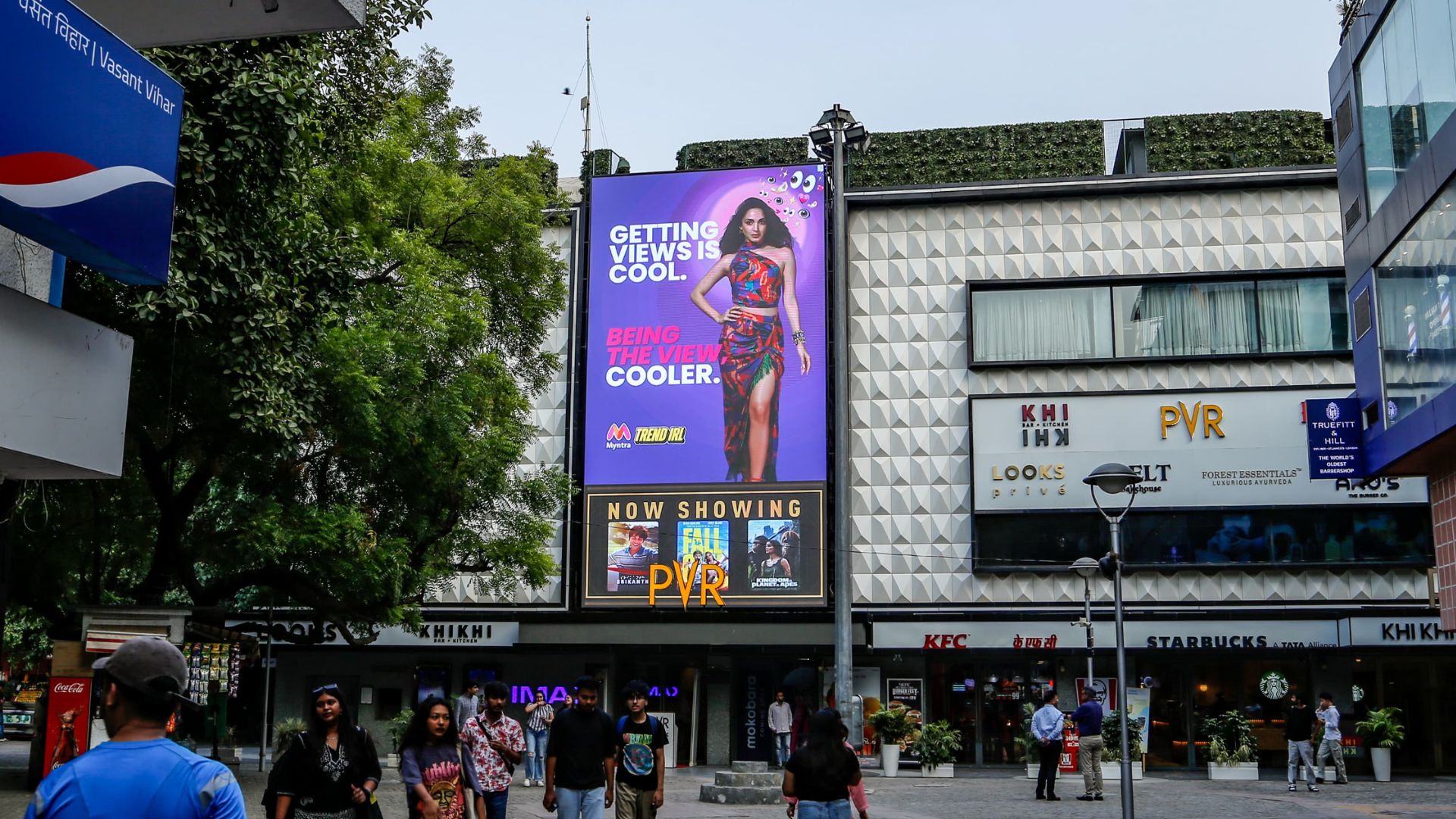 Myntra programmatically Launches their 'Trend IRL' campaign on DOOH Screens